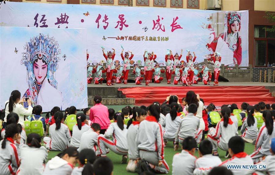 CHINA-CHENGDU-PUPILS-PEKING OPERA (CN)