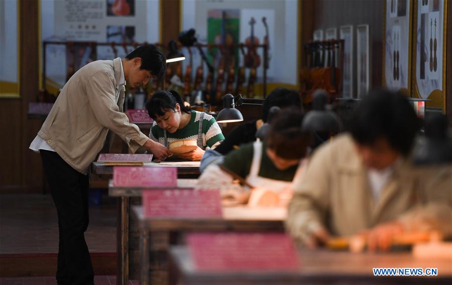 CHINA-JIANGSU-HUANGQIAO-VIOLIN-MANUFACTURE (CN)