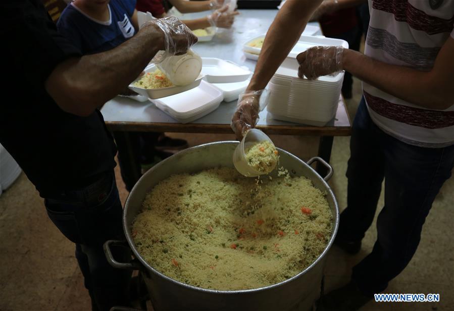 MIDEAST-NABLUS-RAMADAN-CHARITY