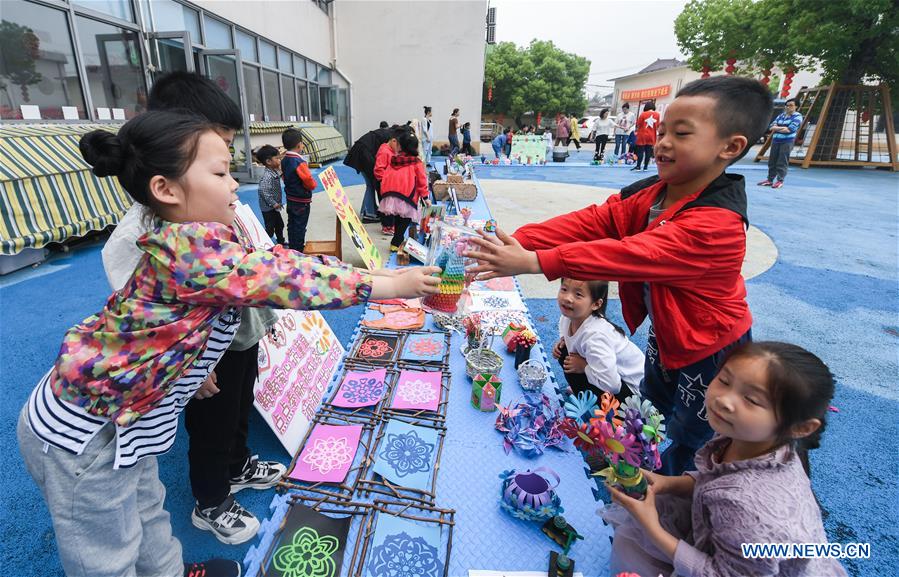 CHINA-ZHEJIANG-CHINESE PAPER CUTTING-CHARITY BAZAAR(CN)