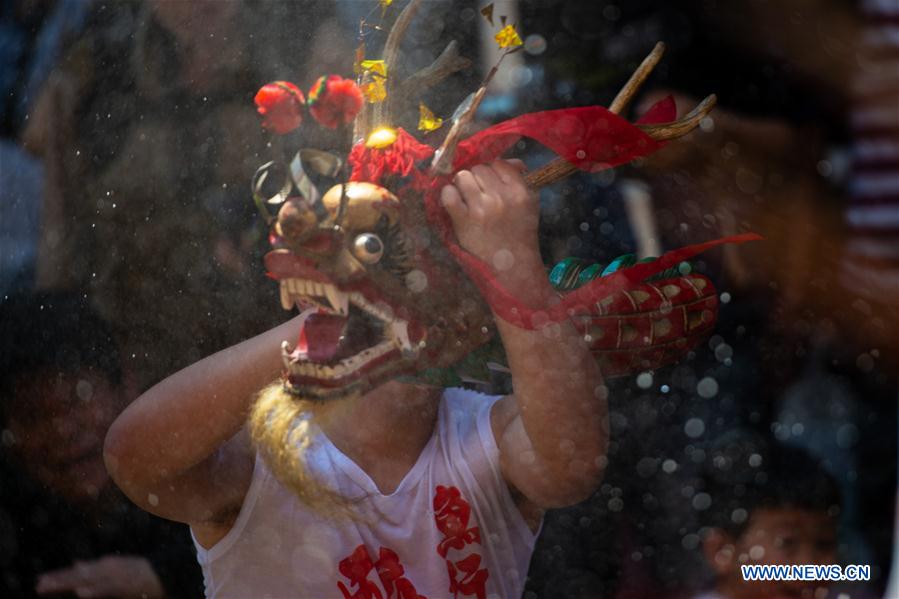 CHINA-MACAO-BIRTH OF BUDDHA-DRUNKEN DRAGON DANCE (CN)