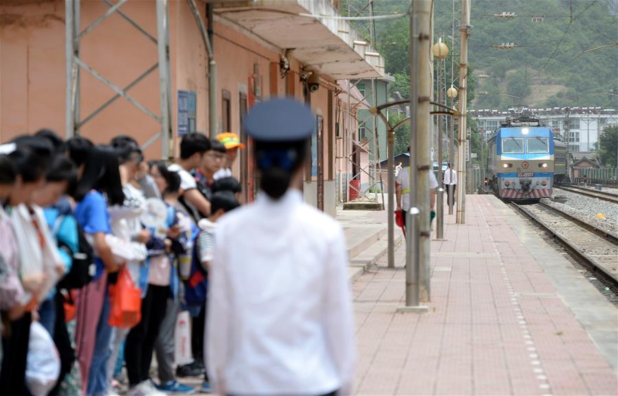 CHINA-SHAANXI-TRAIN-STUDENT SPECIAL CARRIAGES (CN)