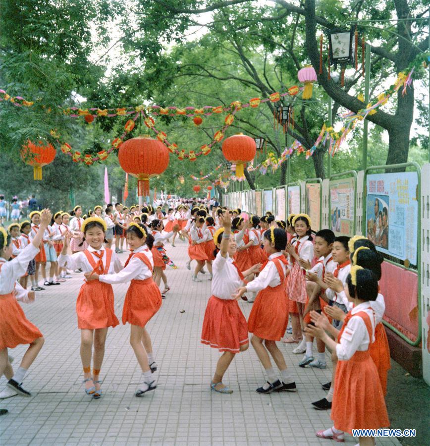 CHINA-OLD PHOTOS-CHILDHOOD-PICTORIAL RECORD (CN)