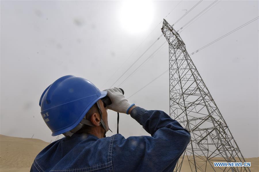 CHINA-XINJIANG-TAKLIMAKAN DESERT-POWER LINE (CN)