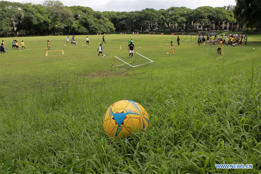 (SP)PHILIPPINES-QUEZON CITY-FOOTBALL-CHILDREN