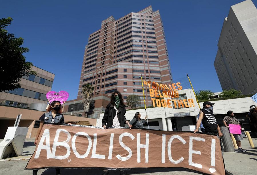 U.S.-LOS ANGELES-IMMIGRATION POLICY-PROTESTERS-ARREST