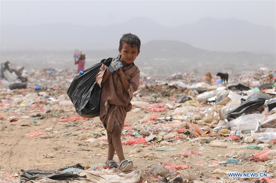 YEMEN-SANAA-CHILDREN-SCAVENGER