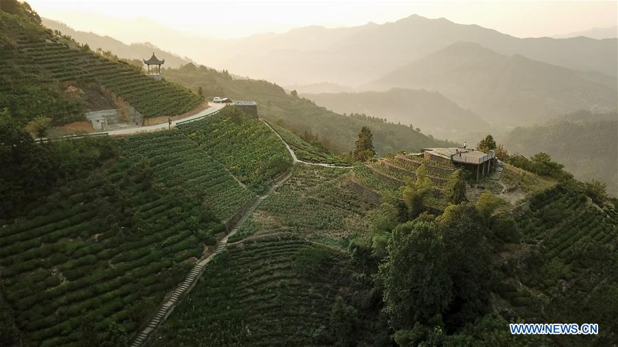 CHINA-ANHUI-VILLAGE-DAWN-SCENERY (CN)