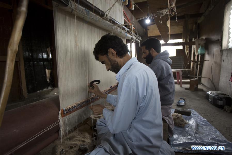 INDIAN-CONTROLLED KASHMIR-SRINAGAR-CARPET WEAVING