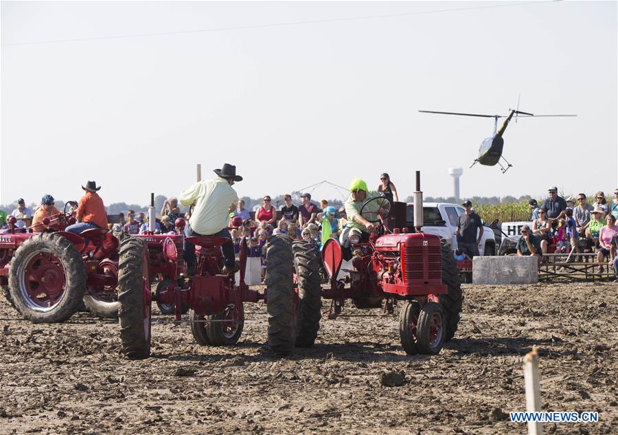 CANADA-ONTARIO-CHATHAM KENT-IPM-DANCING TRACTORS