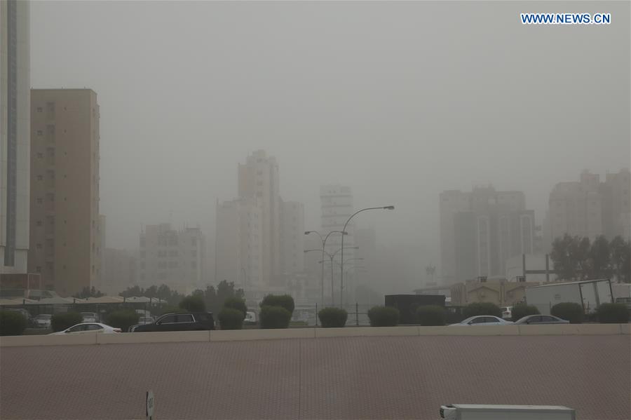 KUWAIT-HAWALLI GOVERNORATE-HEAVY DUST