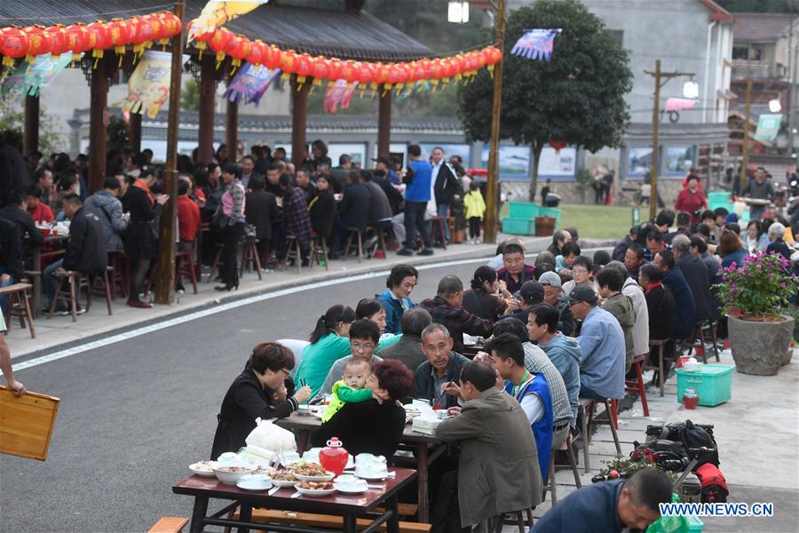 CHINA-ZHEJIANG-TONGLU-LONG-TABLE BANQUET (CN)