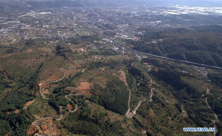 CHINA-YUNNAN-WINDING ROAD-SCENERY (CN)