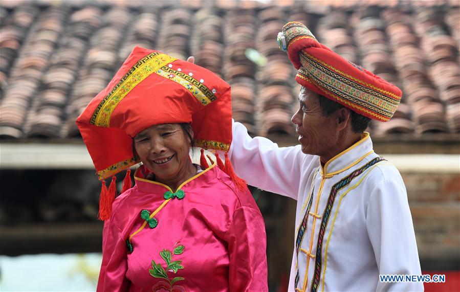 CHINA-GUANGXI-ETHNIC GROUP-COSTUMES (CN)