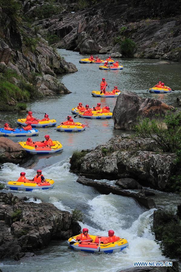 #CHINA-HAINAN-RAFTING-TOURISM (CN)