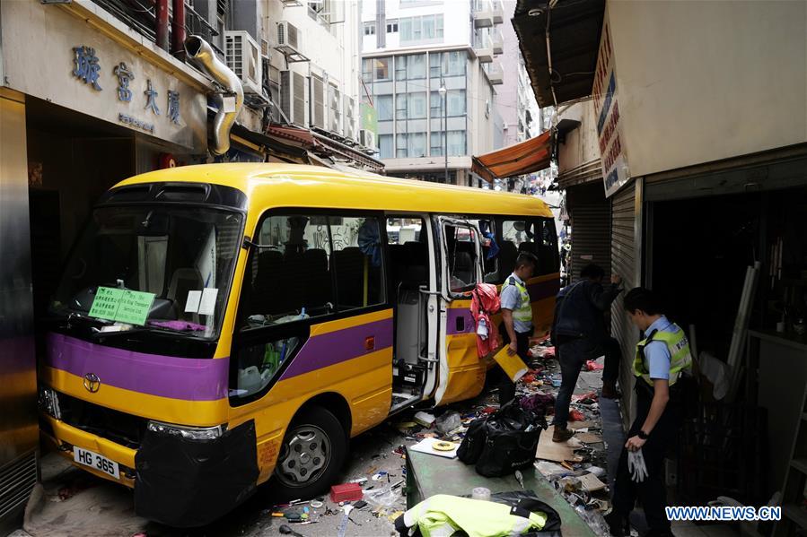 CHINA-HONG KONG-MINIBUS CRASH (CN)