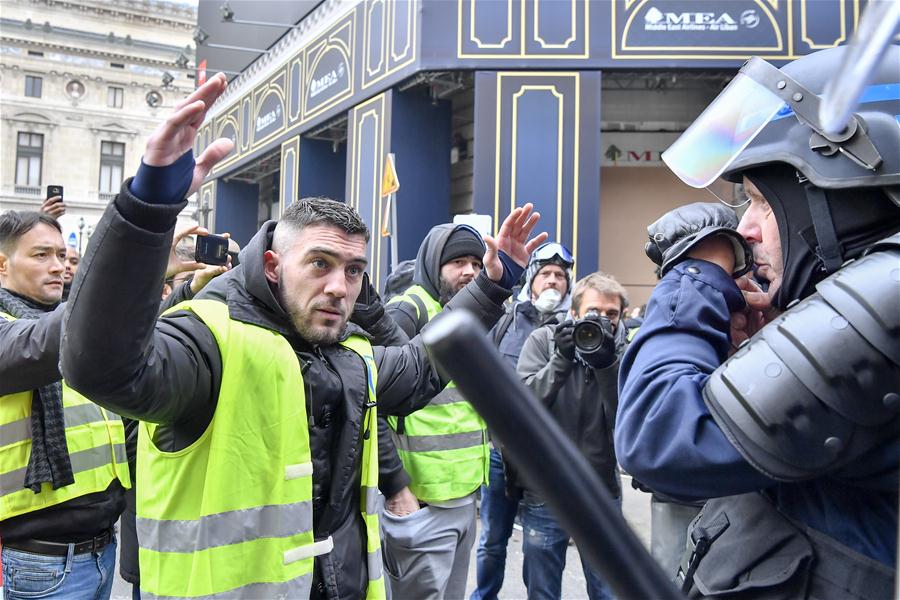 Xinhua Headlines: "Yellow vest" movement points to a troubled France