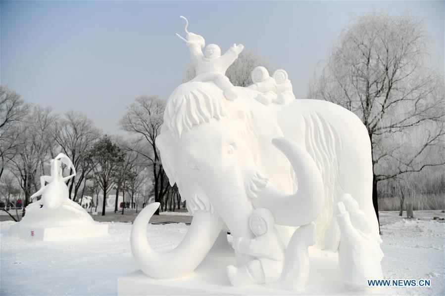 CHINA-HEILONGJIANG-HARBIN-SNOW SCULPTURE (CN)