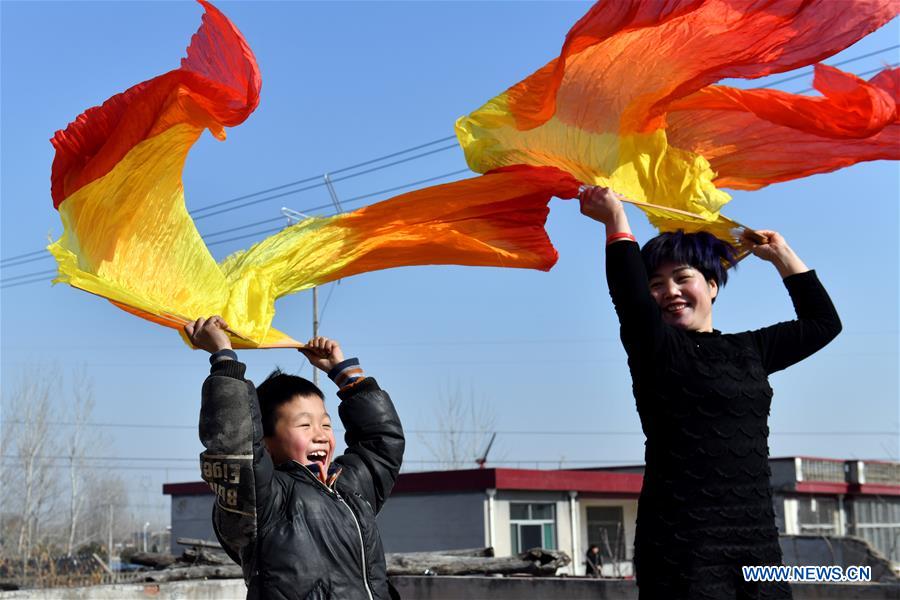 CHINA-SHANDONG-ORPHANED CHILDREN-VOLUNTEER (CN)