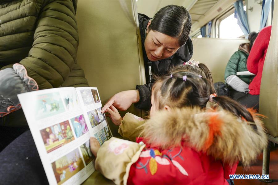 CHINA-SPRING FESTIVAL-TRAVEL RUSH-GREEN TRAIN (CN)