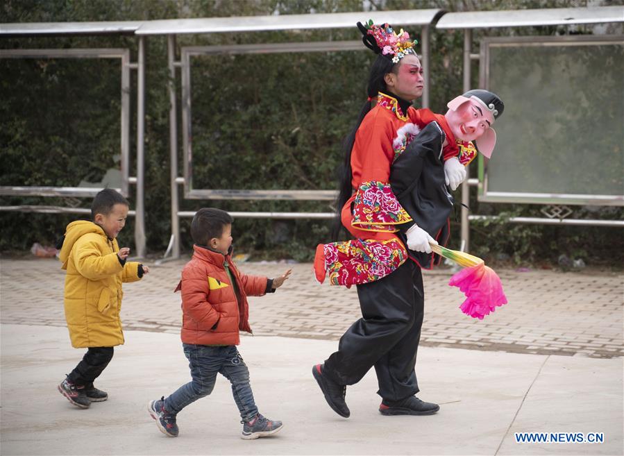 CHINA-GANSU-LONGNAN-LANTERN FESTIVAL-SHEHUO (CN)