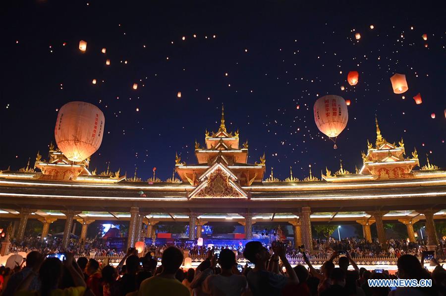 CHINA-YUNNAN-JINGHONG-KONGMING LANTERNS (CN)