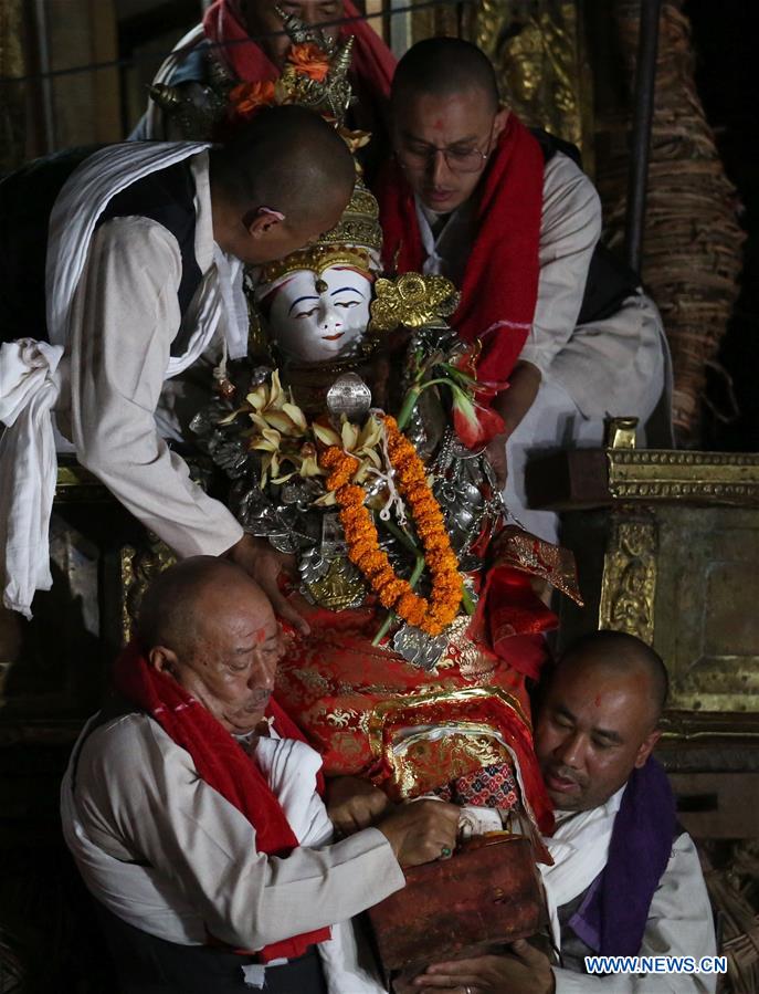 NEPAL-KATHMANDU-SETO MACHHENDRANATH CHARIOT FESTIVAL-LAST DAY