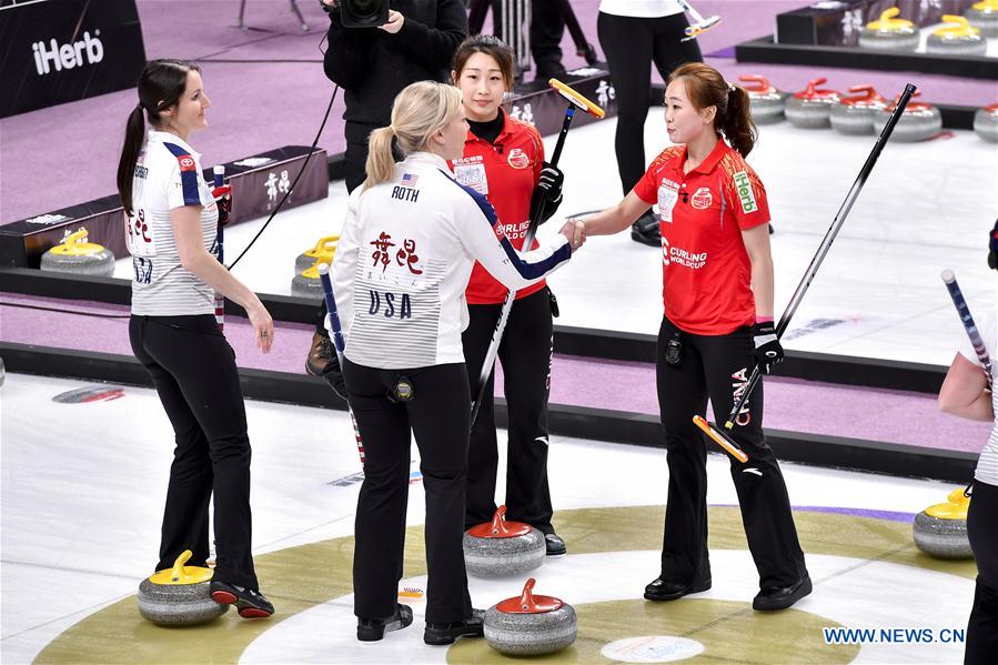 (SP)CHINA-BEIJING-CURLING-WCF WORLD CUP GRAND FINAL-DAY 1