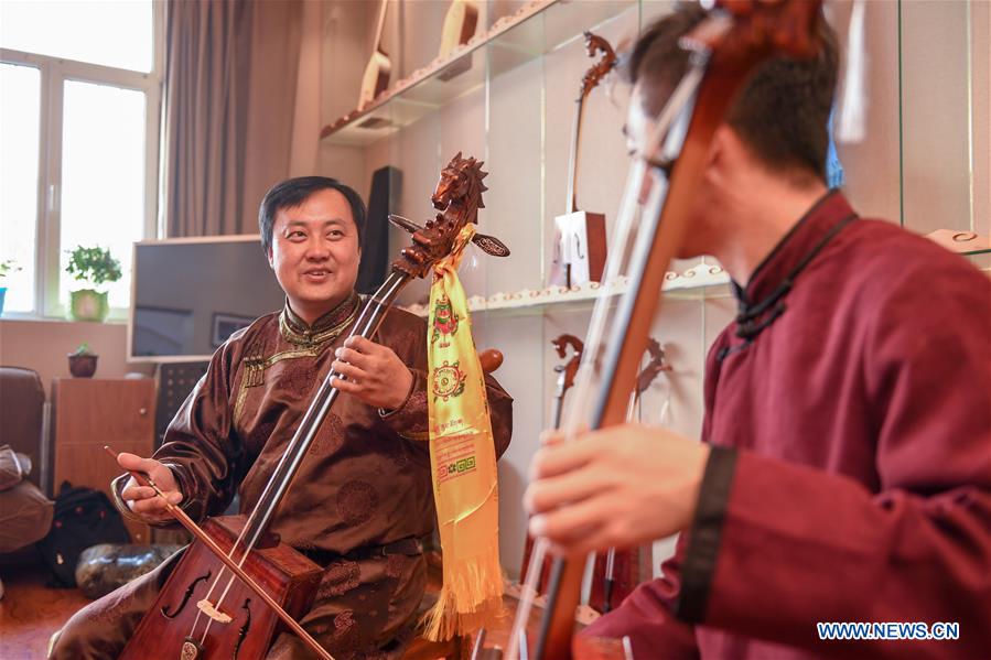 CHINA-JILIN-HORSE HEAD FIDDLE-INHERITOR (CN)