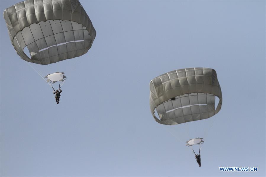 ISRAEL-TEL AVIV-PARATROOPERS-EXERCISE