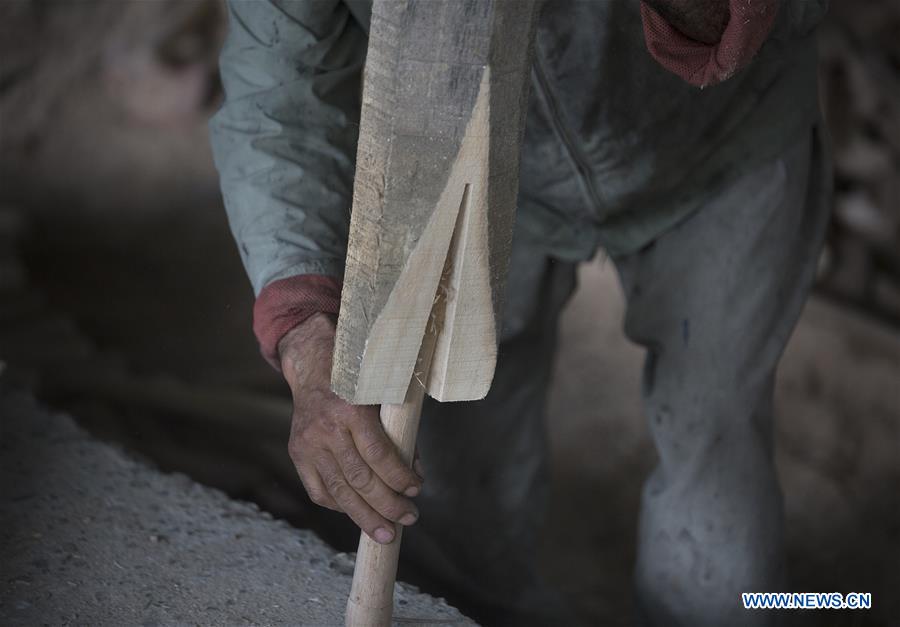 KASHMIR-SRINAGAR-CRICKET BAT INDUSTRY