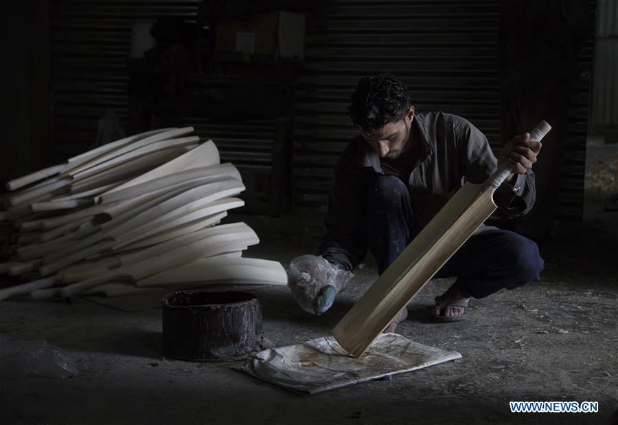 KASHMIR-SRINAGAR-CRICKET BAT INDUSTRY