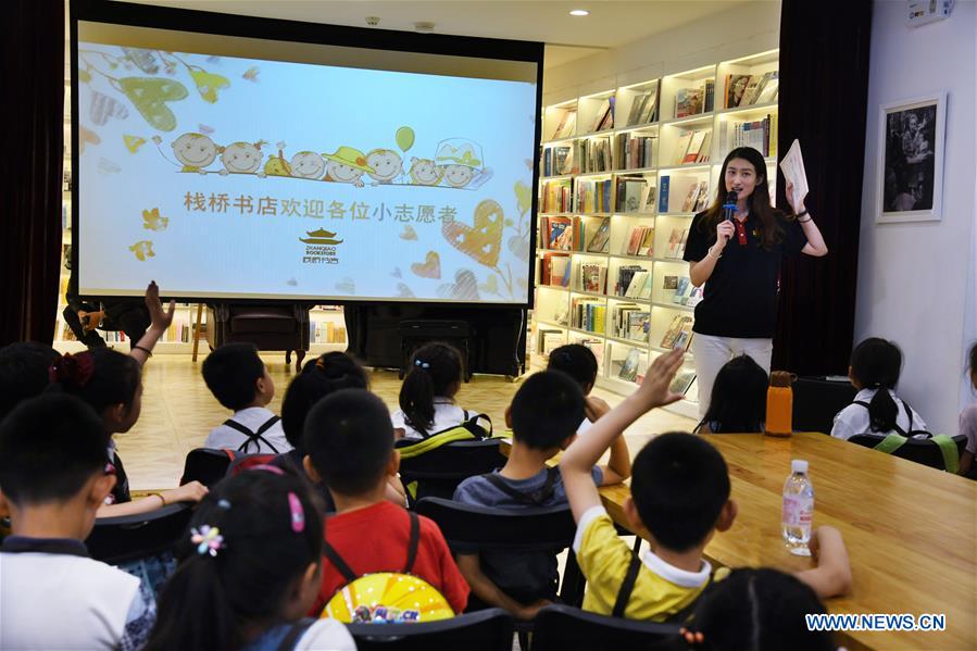 CHINA-QINGDAO-BOOKSTORE-VOLUNTEERS (CN)