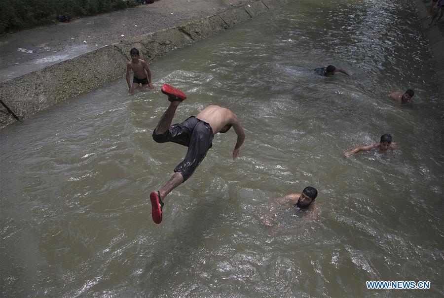 KASHMIR-SRINAGAR-HOT WEATHER