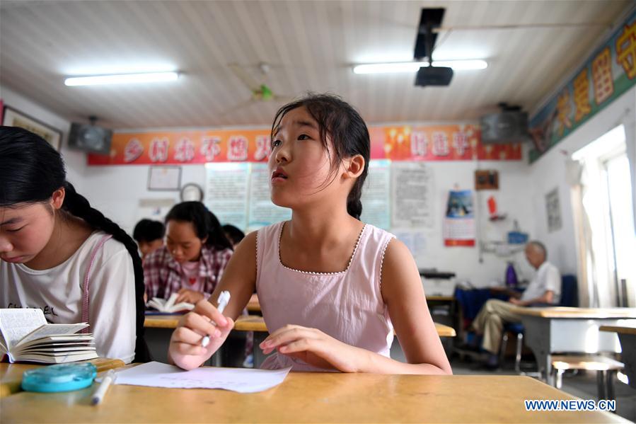 CHINA-ANHUI-HEXIAN COUNTY-ELDER-VOLUNTEER FOR LEFT-BEHIND CHILDREN (CN)