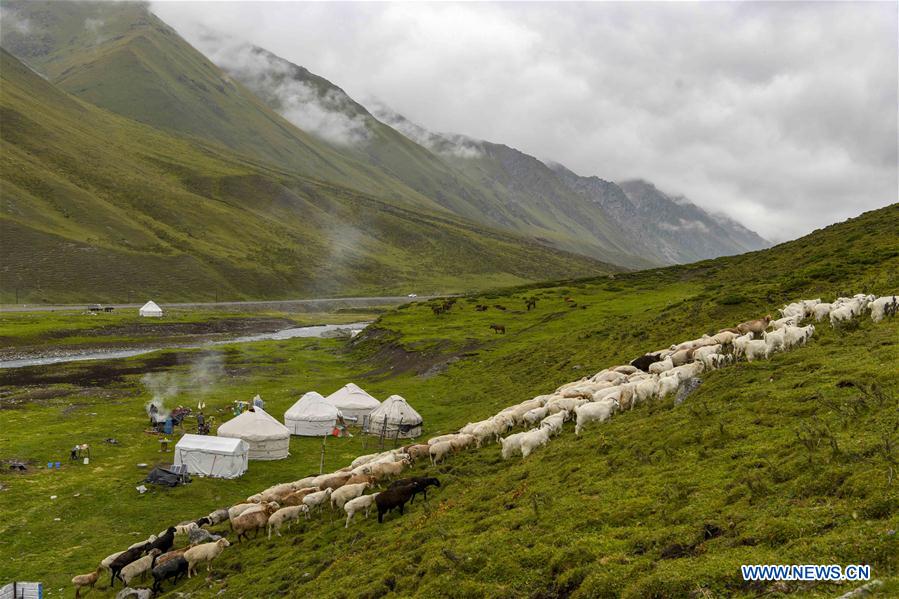 CHINA-XINJIANG-DUSHANZI-KUPA HIGHWAY-SCENERY (CN)