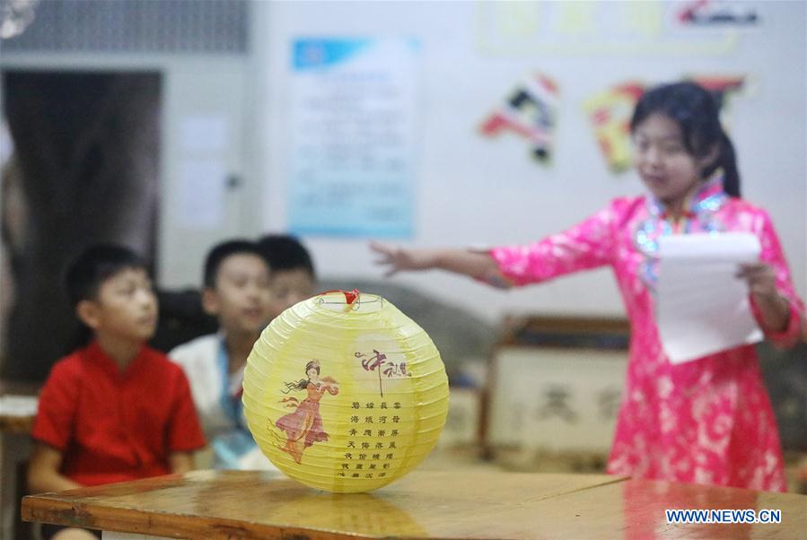 CHINA-SHIJIAZHUANG-MID-AUTUMN FESTIVAL-CELEBRATIONS (CN)