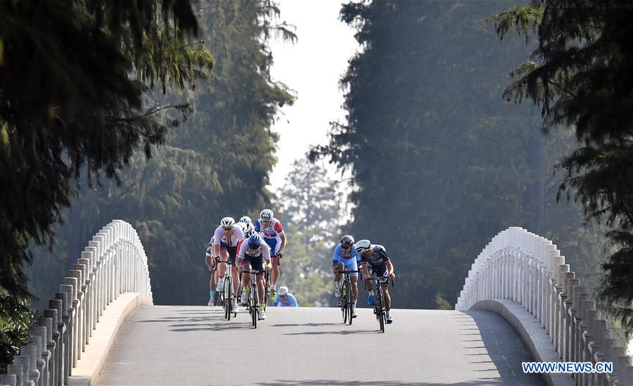 (SP)CHINA-WUHAN-7TH MILITARY WORLD GAMES-CYCLING ROAD