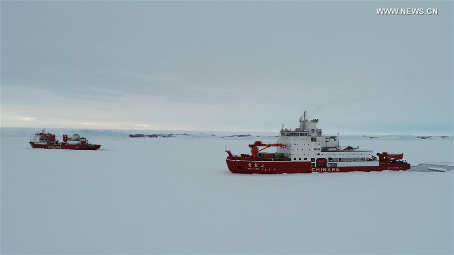 (EyesonSci)CHINA-ICEBREAKERS-ANTARCTIC EXPEDITION-UNLOADING CARGOS