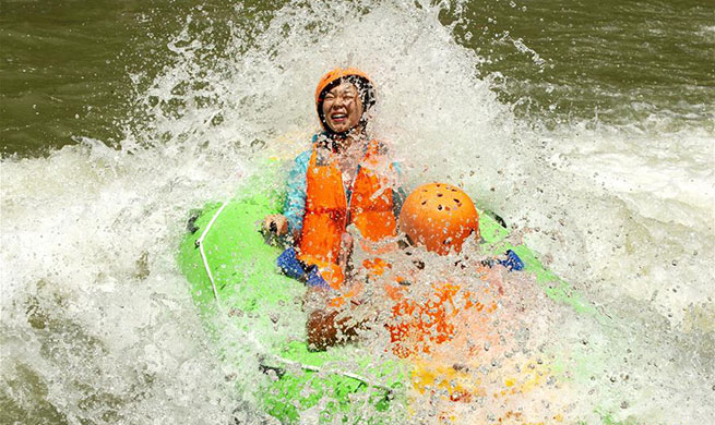 Tourists have fun drifting in central China's Hubei