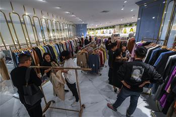 Small town in Zhejiang dubbed as largest trading center for woolen sweater of China