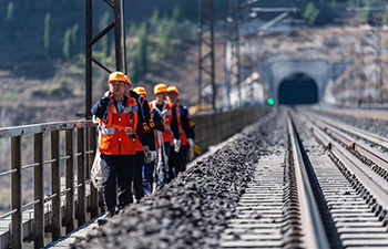 Railway bridge technicians in SW China work to secure Spring Festival travel rush