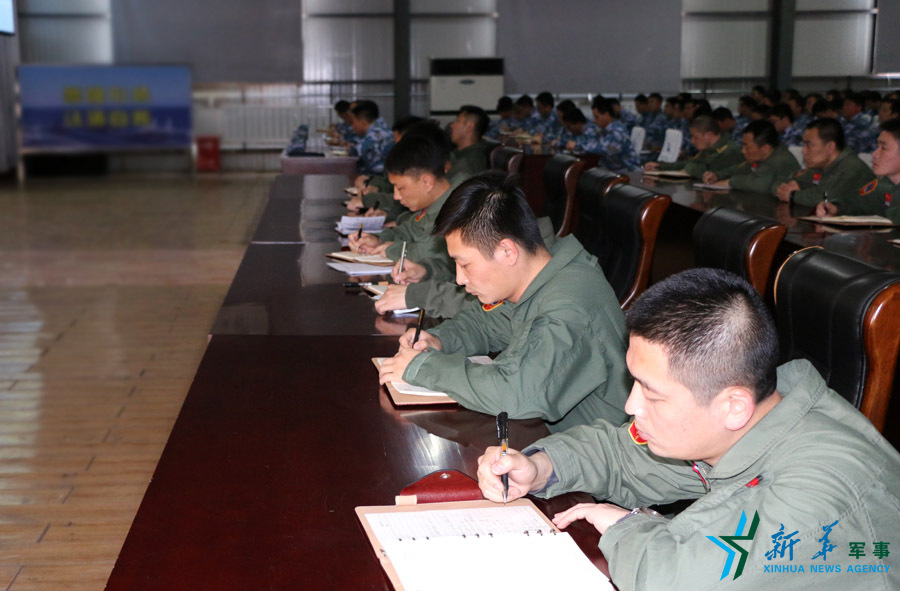 ↑資料圖片：張超參加戰(zhàn)斗機團《改革強軍主題教育》授課現(xiàn)場。