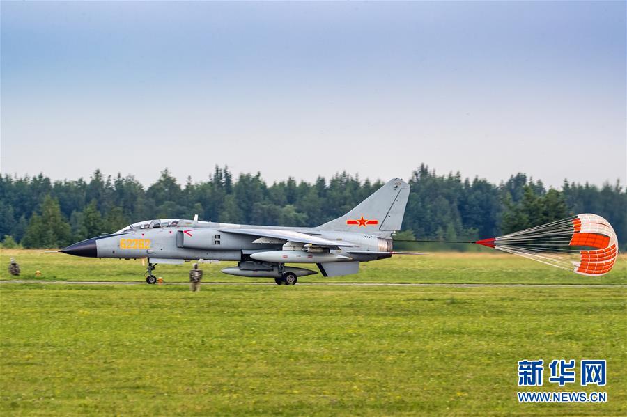 （國際·圖文互動）（2）中國空軍參加“國際軍事比賽-2018”的五型戰(zhàn)機和空降兵分隊抵達(dá)俄羅斯