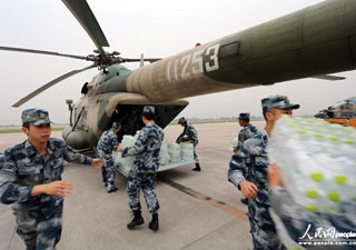 高清：成空頻繁出動(dòng)戰(zhàn)機(jī) 架起“寶興孤島”空中生命線(xiàn)