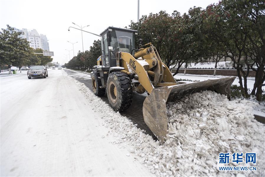 （新華全媒頭條）（9）雨雪冰凍中，他們奮力前行——基層黨員干群抗擊冰雪災害紀實