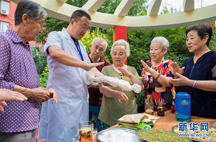 （圖文互動·各民族團結互助）（9）民族一家親　濃濃團結情——呼和浩特市清泉街社區(qū)民族團結工作側記