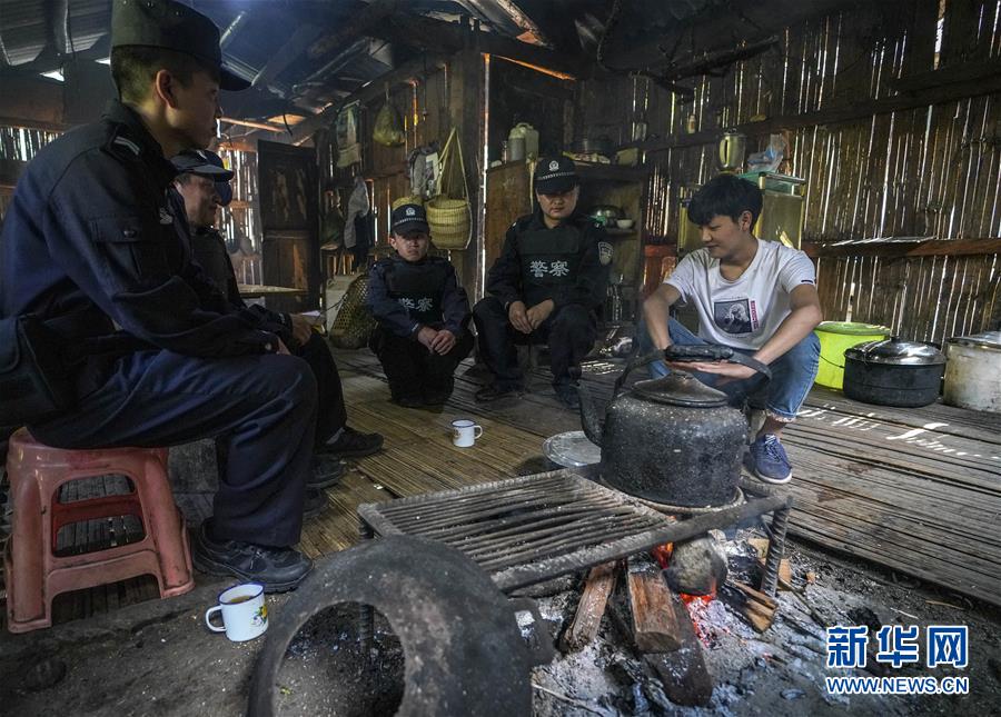 （愛國情 奮斗者·圖文互動）（1）警民情深——記云南貢山縣獨(dú)龍江鄉(xiāng)邊境派出所