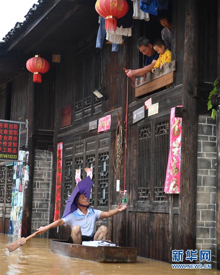 （抗洪搶險·圖文互動）（5）洪水來時，那暖心的民間救援