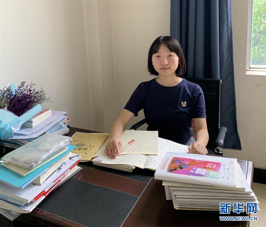 （在習(xí)近平新時(shí)代中國(guó)特色社會(huì)主義思想指引下——新時(shí)代新作為新篇章·總書記關(guān)心的百姓身邊事·圖文互動(dòng))（2）“我走進(jìn)大山，是為了讓你走出大山”——大學(xué)生支教故事
